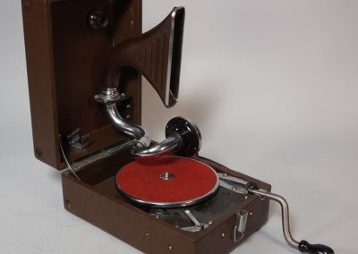 1940 Orosz Hadi Gramofon - 5e004170 f8a3 4c5c 82f6 2dbffc9a3fa8